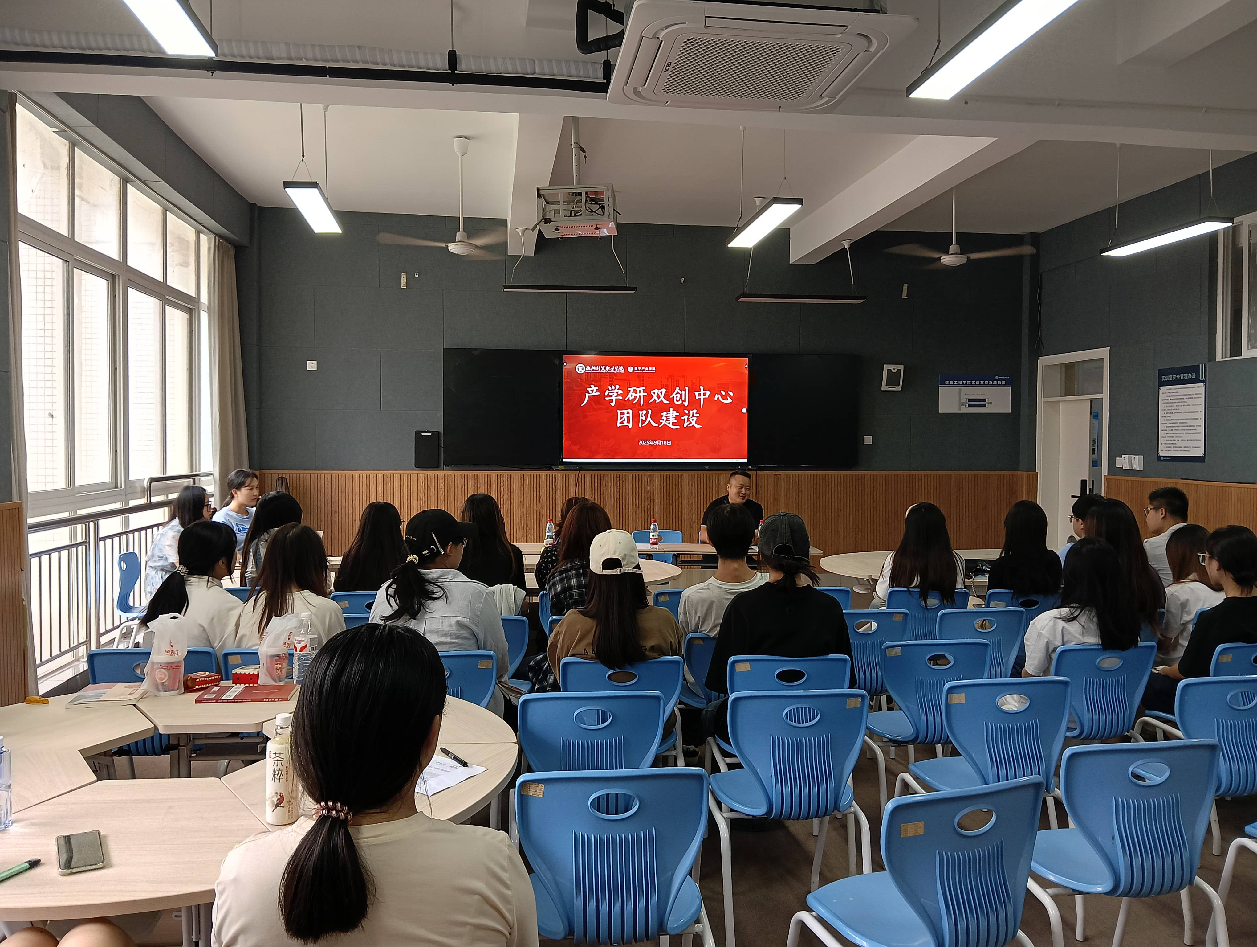 谢畅(1).jpg